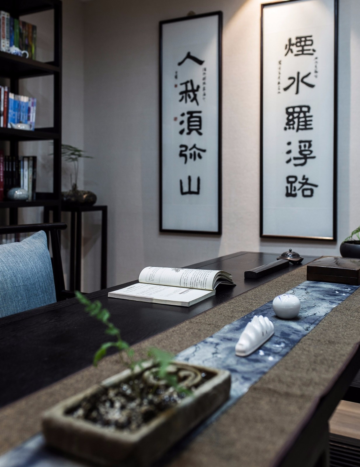 新中式风格家装设计室内米乐|米乐·m6（中国）官方网站-书房书桌
